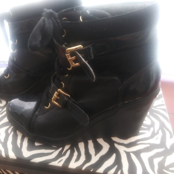 Michael Kors Boot/Platforms - Picture 5 of 6
